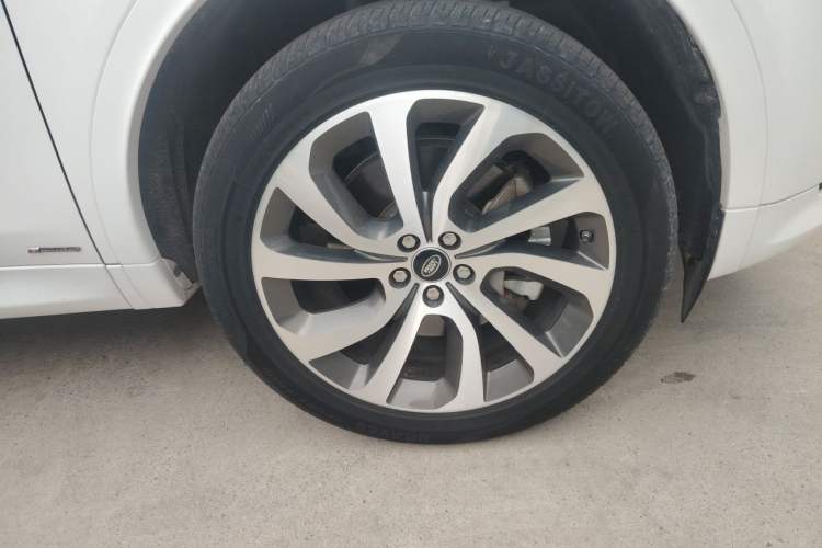 Used Land Rover Discovery Sport 2020 249 PS R-Dynamic Performance Edition Right Front Wheel Hub