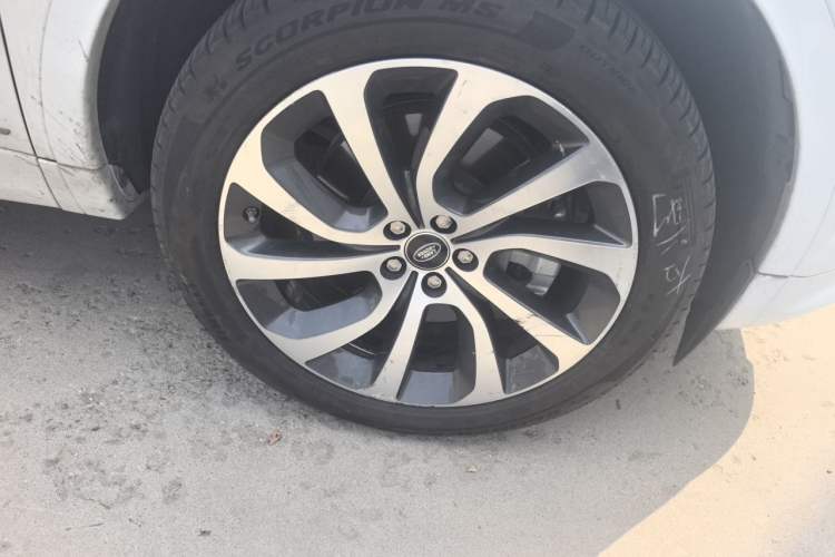 Used Land Rover Discovery Sport 2020 249 PS R-Dynamic Performance Edition Right Front Wheel Hub