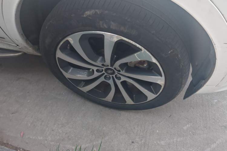 Used Land Rover Discovery Sport 2020 249 PS R-Dynamic Performance Edition Right Front Wheel Hub