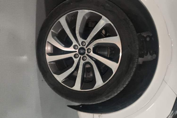 Used Land Rover Discovery Sport 2020 249 PS R-Dynamic Performance Tech Edition 5 Seats Right Front Wheel Hub