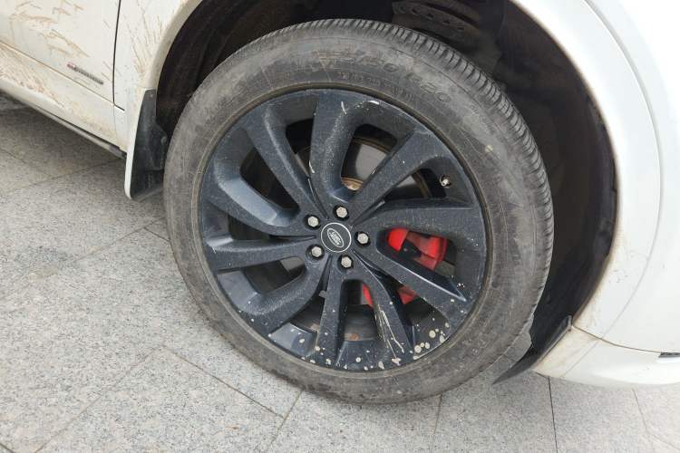 Used Land Rover Discovery Sport 2020 249 PS R-Dynamic Performance Edition Right Front Wheel Hub