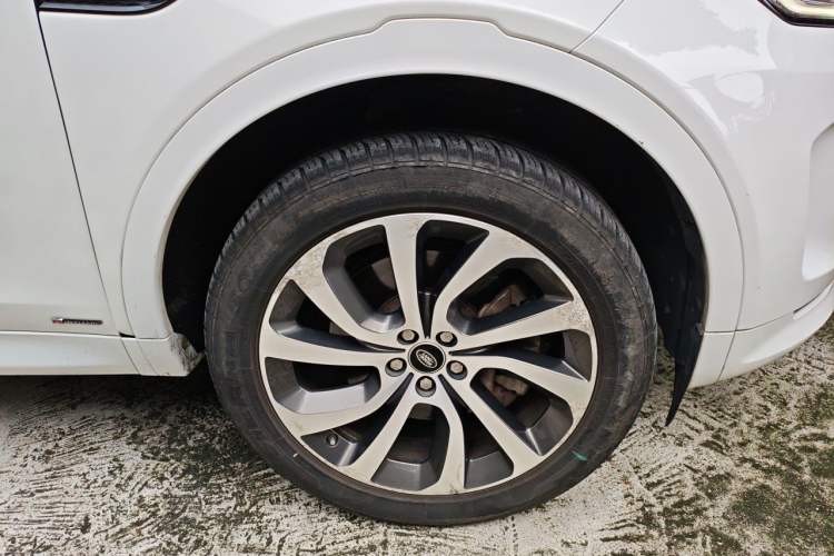 Used Land Rover Discovery Sport 2020 249 PS R-Dynamic Performance Edition Right Front Wheel Hub