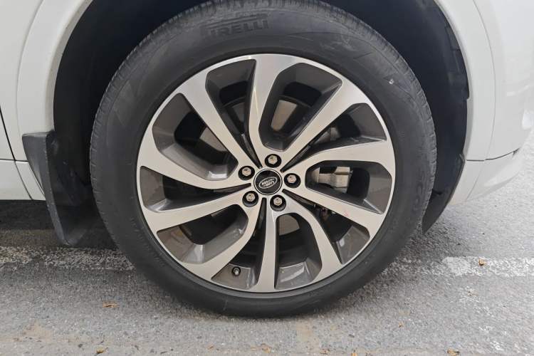 Used Land Rover Discovery Sport 2020 249 PS R-Dynamic Performance Edition Right Front Wheel Hub