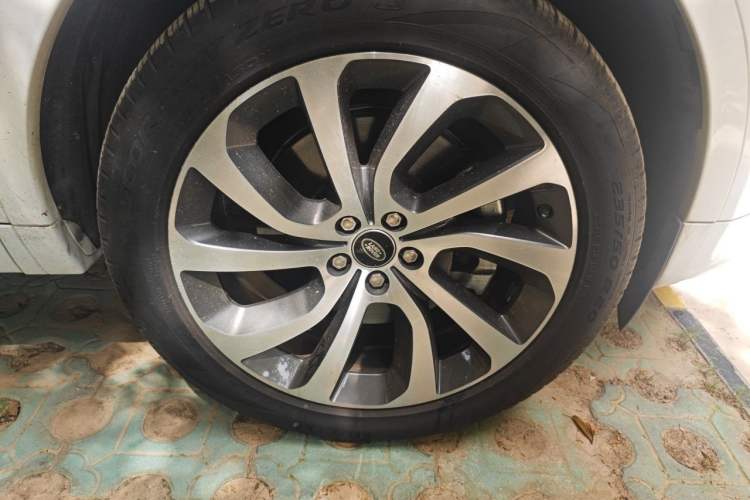 Used Land Rover Discovery Sport 2020 249 PS R-Dynamic Performance Edition Right Front Wheel Hub