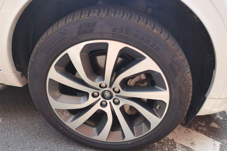 Used Land Rover Discovery Sport 2020 249 PS R-Dynamic Performance Edition Right Front Wheel Hub