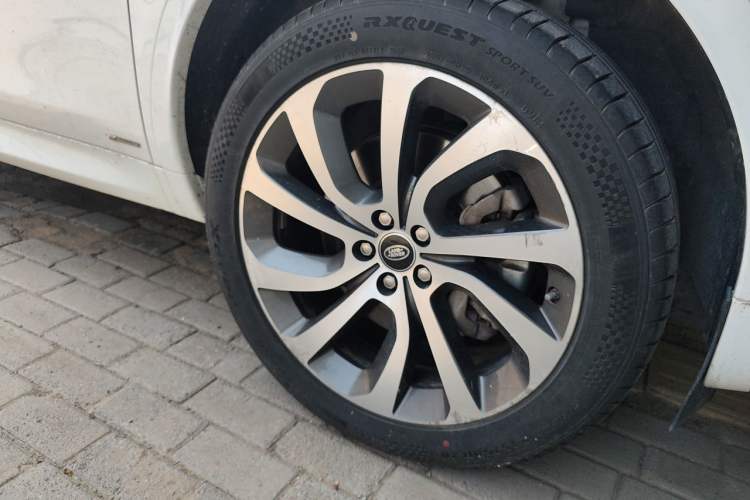 Used Land Rover Discovery Sport 2020 249 PS R-Dynamic Performance Edition Right Front Wheel Hub