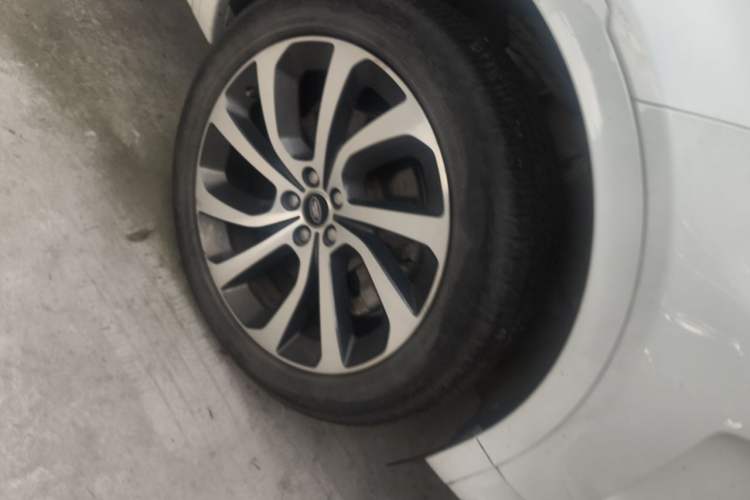 Used Land Rover Discovery Sport 2020 249 PS R-Dynamic Performance Edition Right Front Wheel Hub