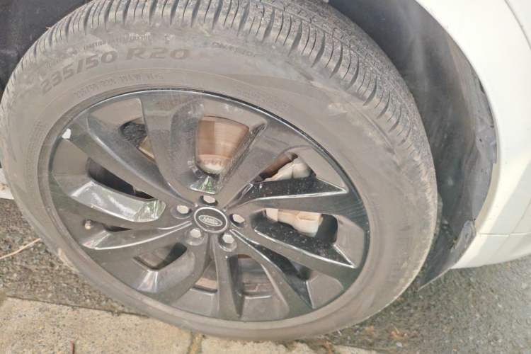 Used Land Rover Discovery Sport 2020 249 PS R-Dynamic Performance Edition Right Front Wheel Hub