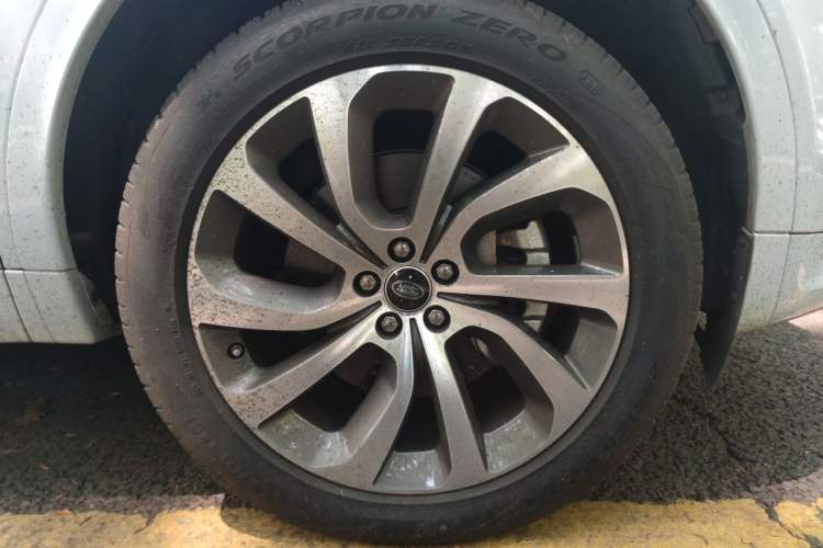 Used Land Rover Discovery Sport 2020 249 PS R-Dynamic Performance Edition Right Front Wheel Hub