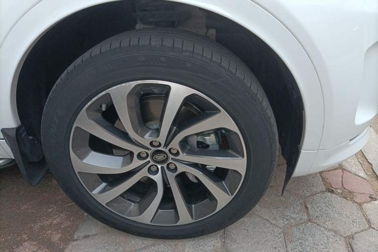 Used Land Rover Discovery Sport 2020 249 PS R-Dynamic Performance Edition Right Front Wheel Hub