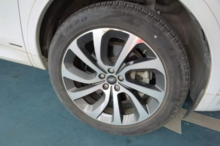 Used Land Rover Discovery Sport 2020 249 PS R-Dynamic Performance Edition Right Front Wheel Hub