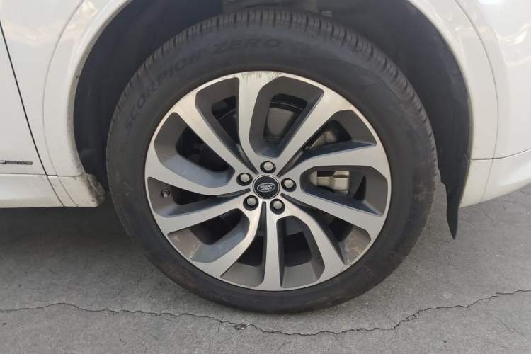 Used Land Rover Discovery Sport 2020 249 PS R-Dynamic Performance Edition Right Front Wheel Hub