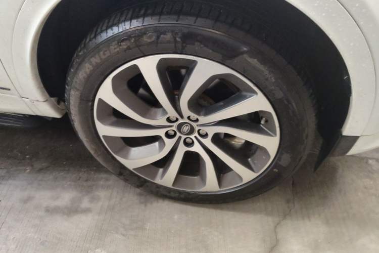 Used Land Rover Discovery Sport 2020 249 PS R-Dynamic Performance Edition Right Front Wheel Hub