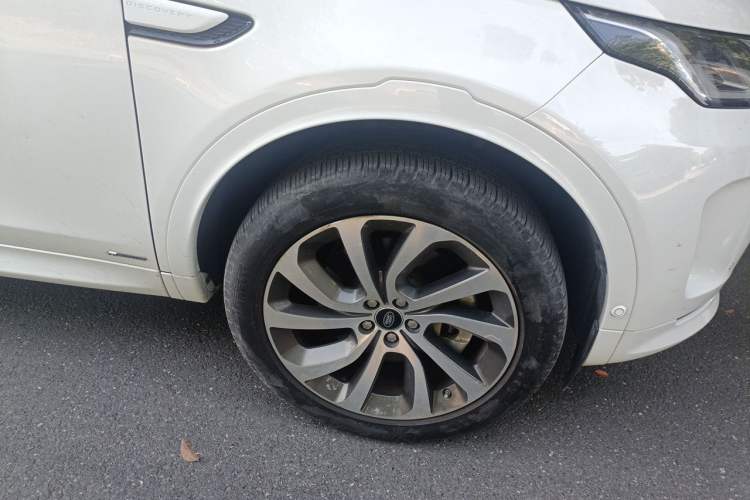 Used Land Rover Discovery Sport 2020 249 PS R-Dynamic Performance Tech Edition 7 Seats Right Front Wheel Hub