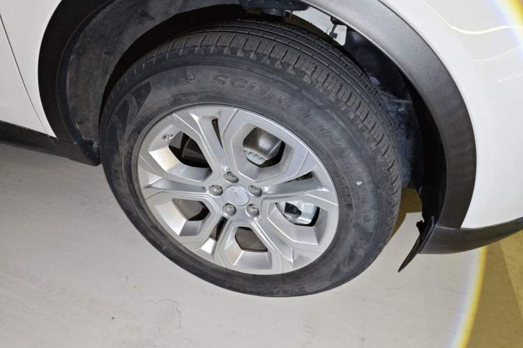 Used Land Rover Discovery Sport 2020 200 PS Family Edition Right Front Wheel Hub