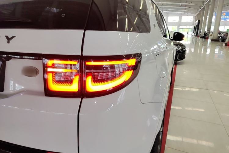 Used Land Rover Discovery Sport 2020 249 PS R-Dynamic Performance Edition Right Rear Taillight