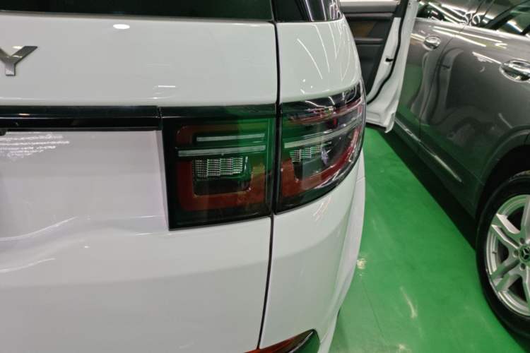 Used Land Rover Discovery Sport 2020 249 PS R-Dynamic Performance Edition Right Rear Taillight