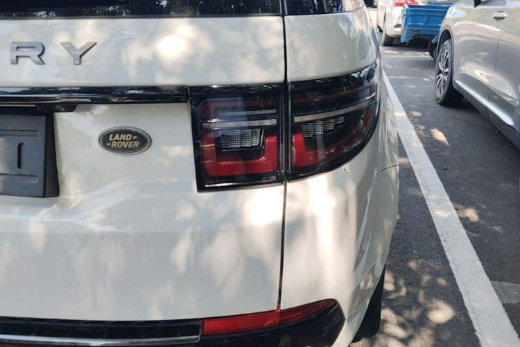 Used Land Rover Discovery Sport 2020 249 PS R-Dynamic Performance Tech Edition 7 Seats Right Rear Taillight