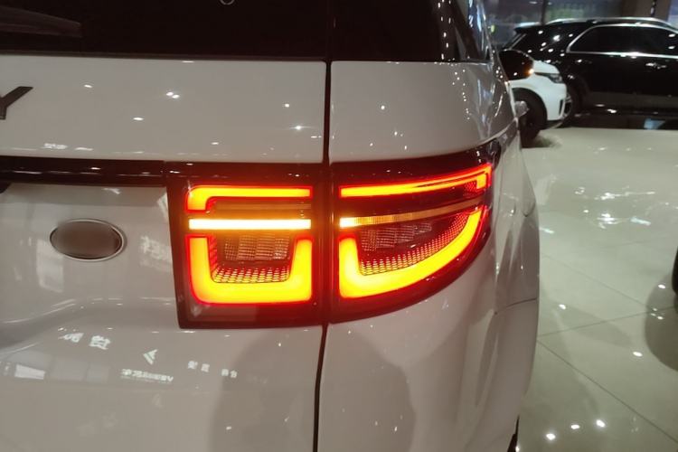 Used Land Rover Discovery Sport 2020 249 PS R-Dynamic Luxury Custom Edition Right Rear Taillight