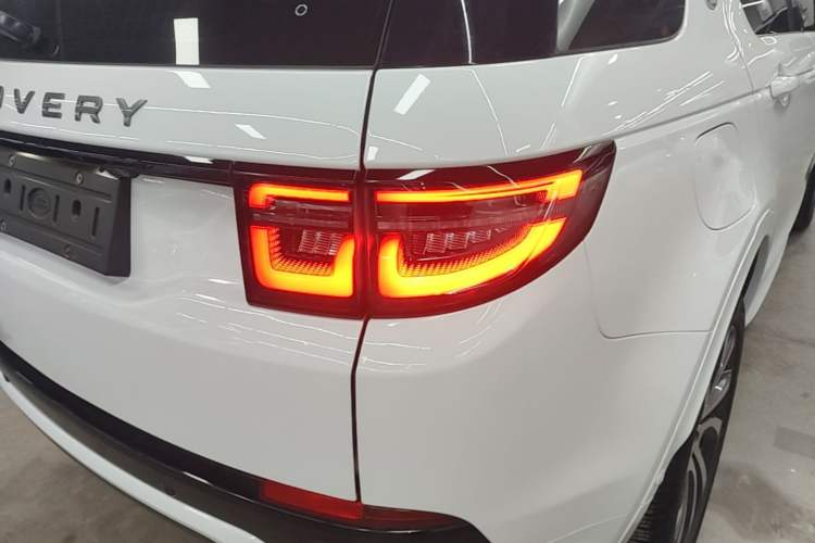 Used Land Rover Discovery Sport 2020 249 PS R-Dynamic Performance Tech Edition 7 Seats Right Rear Taillight