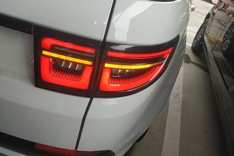 Used Land Rover Discovery Sport 2020 249 PS R-Dynamic Performance Edition Right Rear Taillight