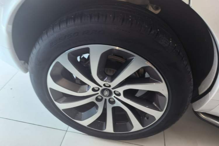 Used Land Rover Discovery Sport 2020 249 PS R-Dynamic Performance Edition Right Rear Wheel Hub