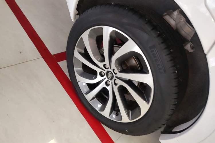 Used Land Rover Discovery Sport 2020 249 PS R-Dynamic Performance Edition Right Rear Wheel Hub