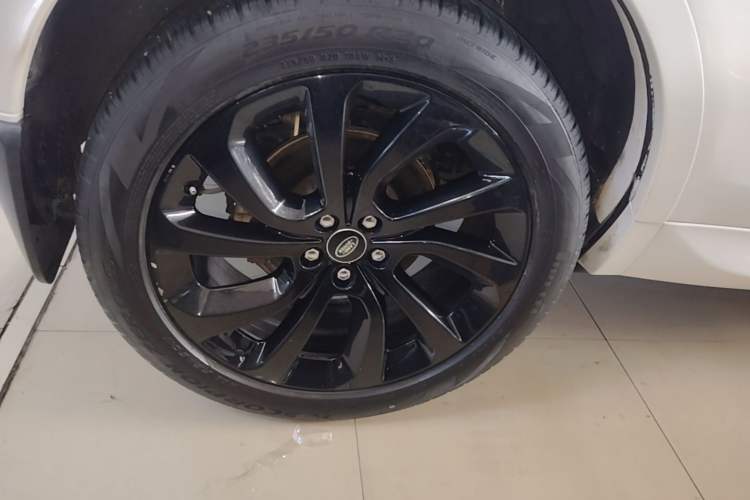 Used Land Rover Discovery Sport 2020 249 PS R-Dynamic Performance Edition Right Rear Wheel Hub