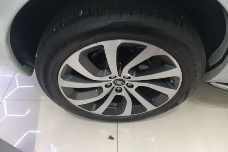 Used Land Rover Discovery Sport 2020 249 PS R-Dynamic Performance Edition Right Rear Wheel Hub