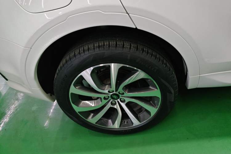 Used Land Rover Discovery Sport 2020 249 PS R-Dynamic Performance Edition Right Rear Wheel Hub
