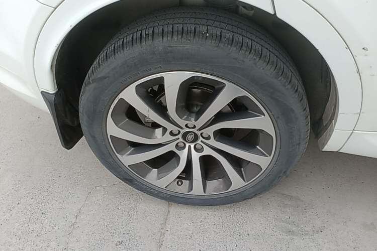 Used Land Rover Discovery Sport 2020 249 PS R-Dynamic Performance Edition Right Rear Wheel Hub