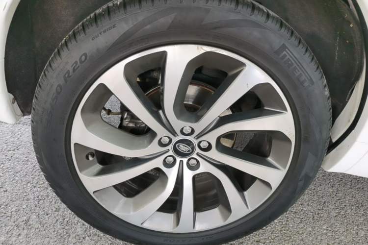 Used Land Rover Discovery Sport 2020 249 PS R-Dynamic Performance Edition Right Rear Wheel Hub