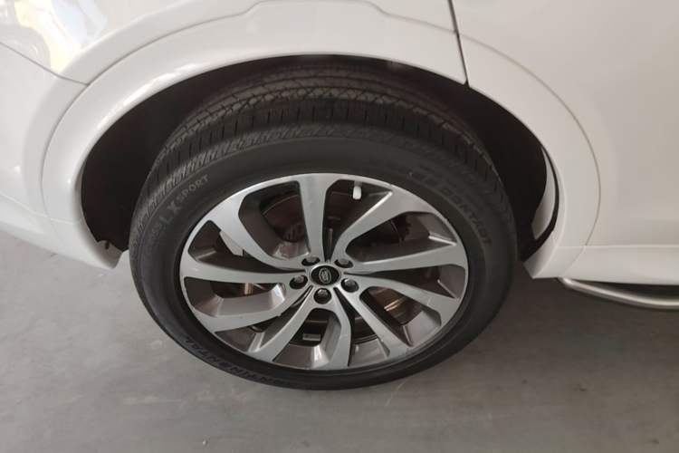 Used Land Rover Discovery Sport 2020 249 PS R-Dynamic Performance Edition Right Rear Wheel Hub
