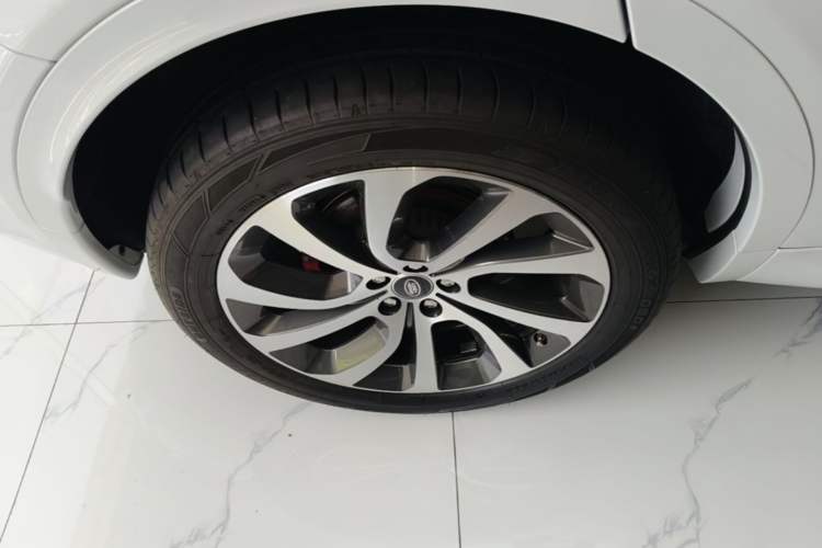 Used Land Rover Discovery Sport 2020 249 PS R-Dynamic Performance Edition Right Rear Wheel Hub