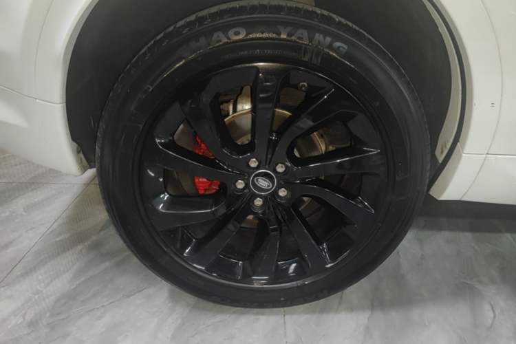 Used Land Rover Discovery Sport 2020 249 PS R-Dynamic Performance Edition Right Rear Wheel Hub