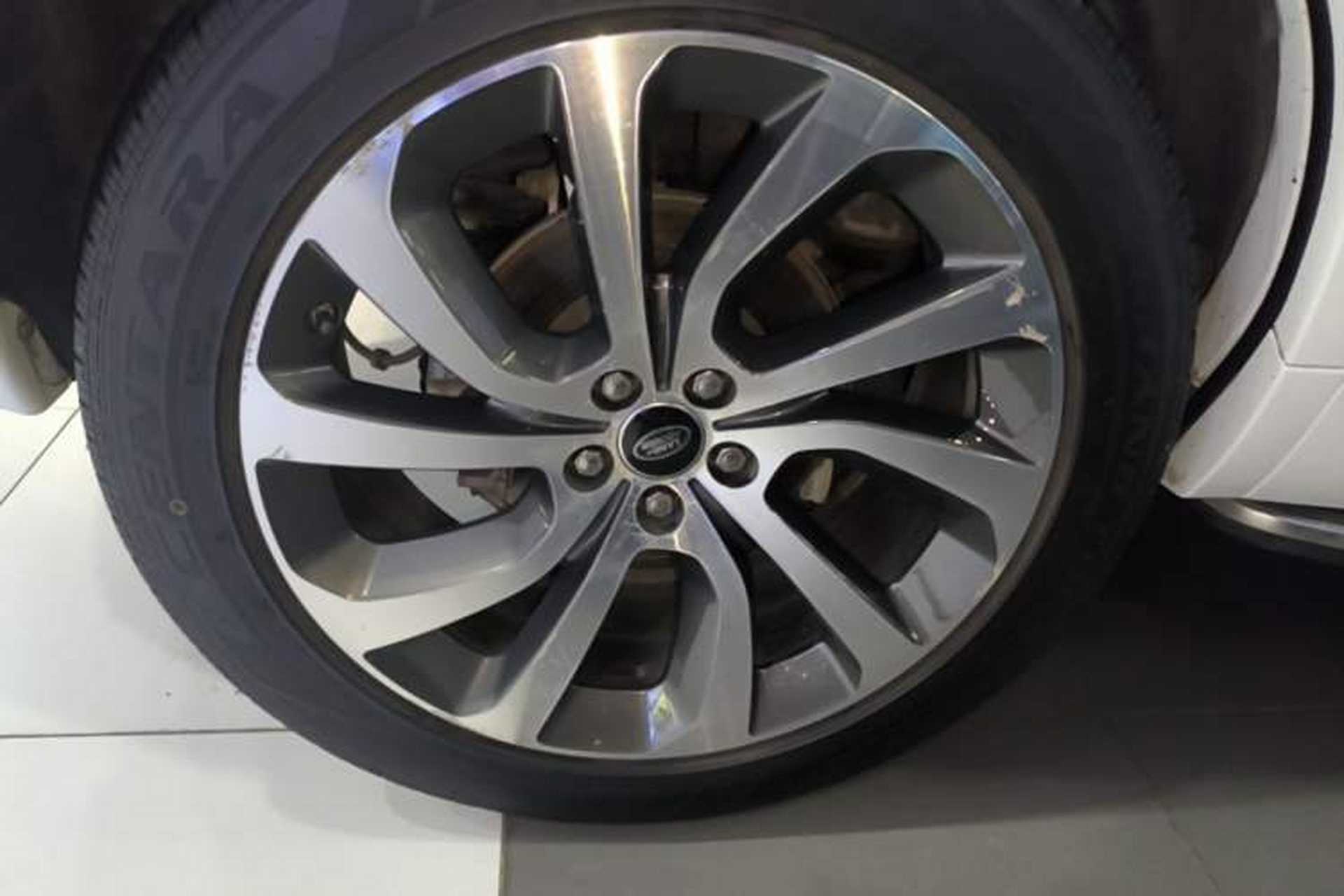 Used Land Rover Discovery Sport 2020 249 PS R-Dynamic Performance Edition Right Rear Wheel Hub