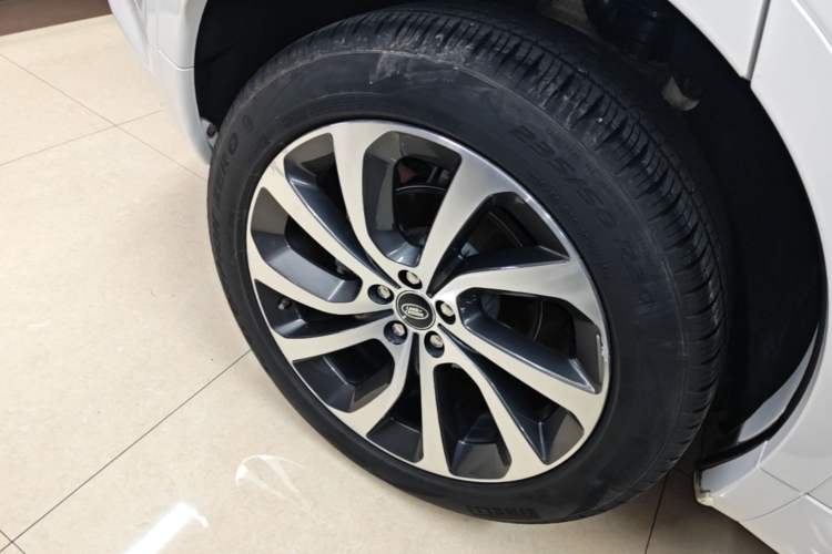 Used Land Rover Discovery Sport 2020 249 PS R-Dynamic Performance Edition Right Rear Wheel Hub