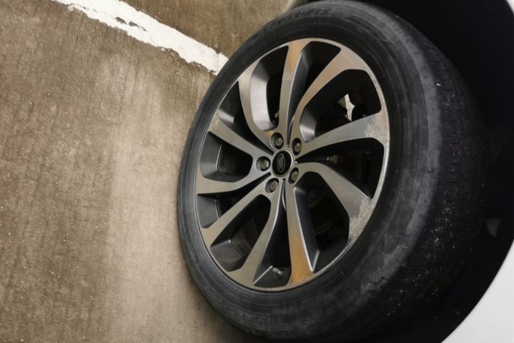 Used Land Rover Discovery Sport 2020 249 PS R-Dynamic Performance Edition Right Rear Wheel Hub