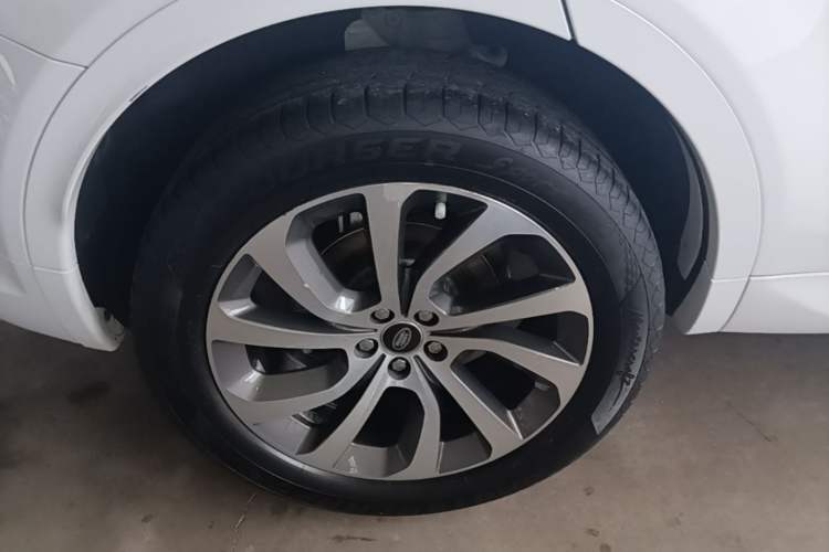 Used Land Rover Discovery Sport 2020 249 PS R-Dynamic Performance Edition Right Rear Wheel Hub
