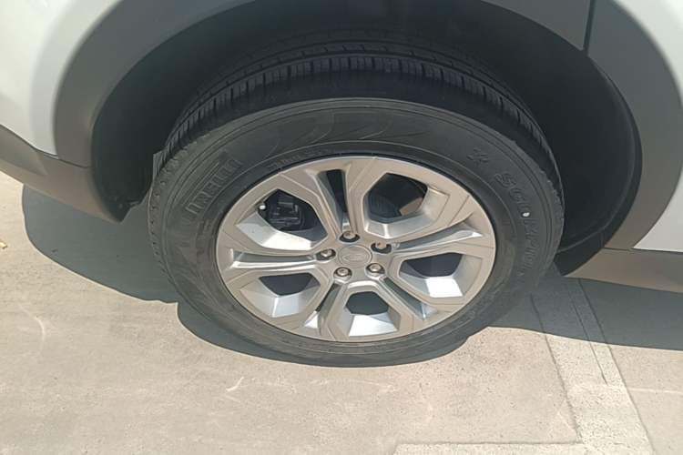 Used Land Rover Discovery Sport 2020 200 PS Family Edition Right Rear Wheel Hub