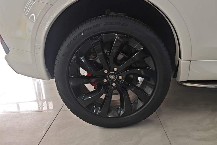 Used Land Rover Discovery Sport 2020 249 PS R-Dynamic Performance Tech Edition 5 Seats Right Rear Wheel Hub