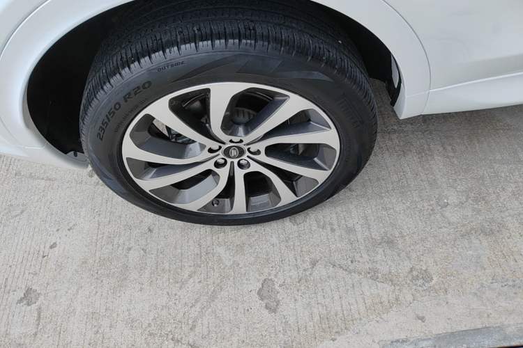 Used Land Rover Discovery Sport 2020 249 PS R-Dynamic Performance Edition Right Rear Wheel Hub