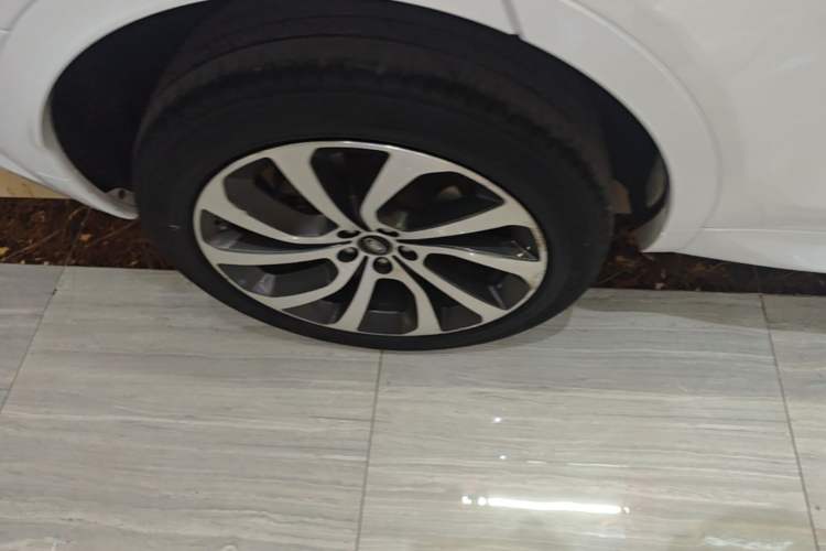 Used Land Rover Discovery Sport 2020 249 PS R-Dynamic Performance Edition Right Rear Wheel Hub