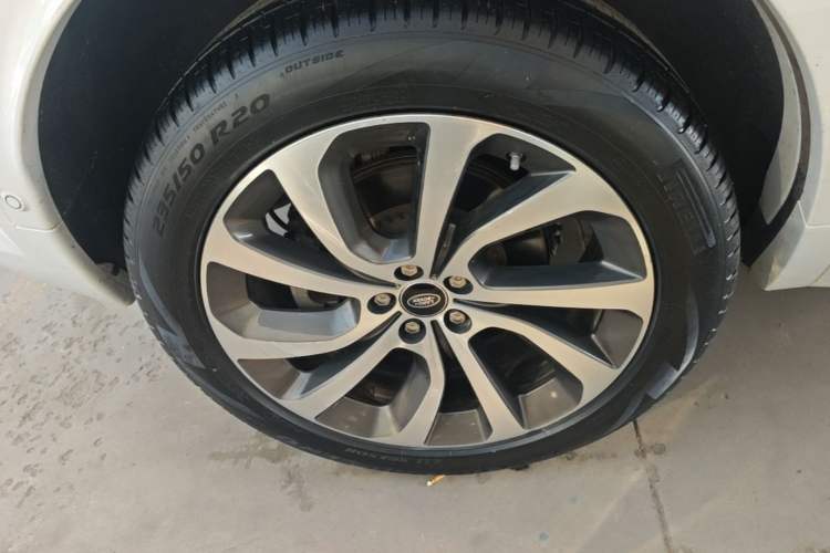 Used Land Rover Discovery Sport 2020 249 PS R-Dynamic Performance Tech Edition 7 Seats Right Rear Wheel Hub