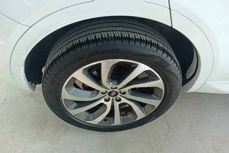 Used Land Rover Discovery Sport 2020 249 PS R-Dynamic Performance Edition Right Rear Wheel Hub