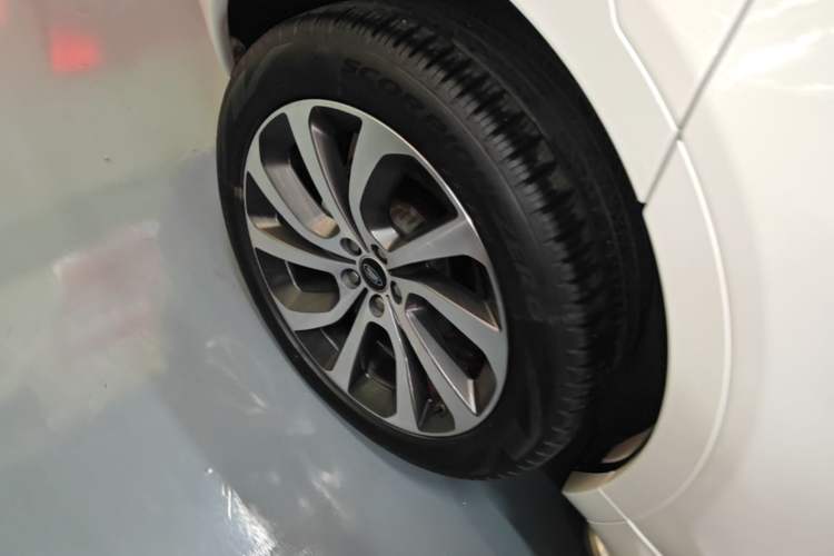 Used Land Rover Discovery Sport 2020 249 PS R-Dynamic Performance Edition Right Rear Wheel Hub