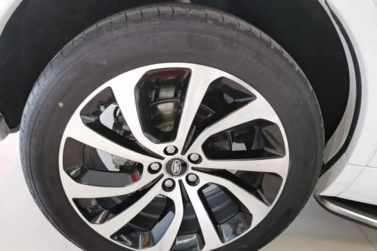 Used Land Rover Discovery Sport 2020 249 PS R-Dynamic Performance Edition Right Rear Wheel Hub