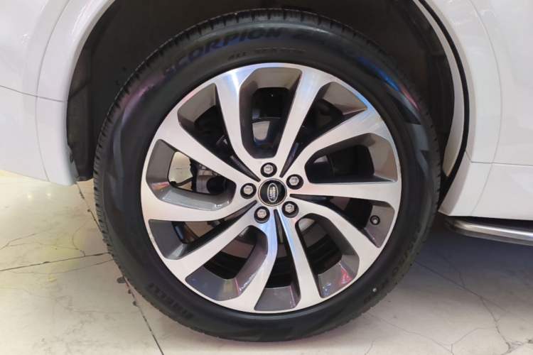 Used Land Rover Discovery Sport 2020 249 PS R-Dynamic Performance Edition Right Rear Wheel Hub