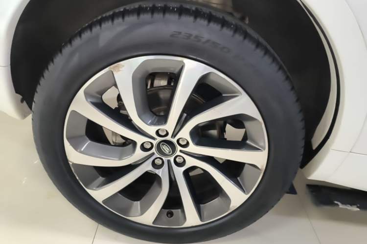 Used Land Rover Discovery Sport 2020 249 PS R-Dynamic Performance Edition Right Rear Wheel Hub