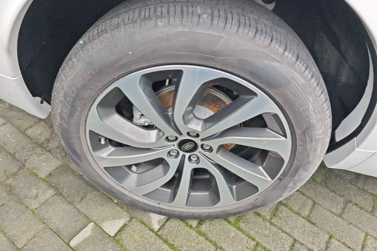 Used Land Rover Discovery Sport 2020 249 PS R-Dynamic Performance Edition Right Rear Wheel Hub